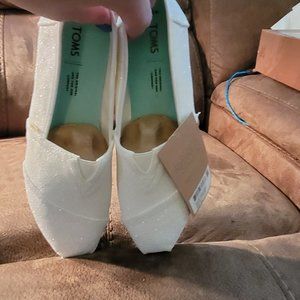 Toms